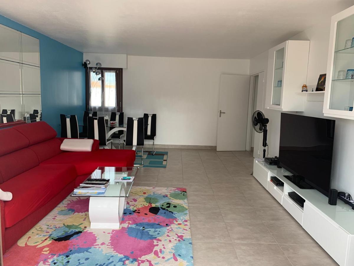 Grand Appartement A Louer Vue Sur Seine Melun Bagian luar foto
