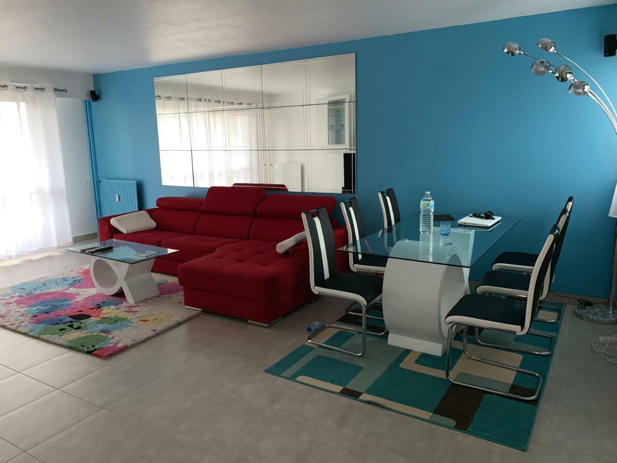 Grand Appartement A Louer Vue Sur Seine Melun Bagian luar foto