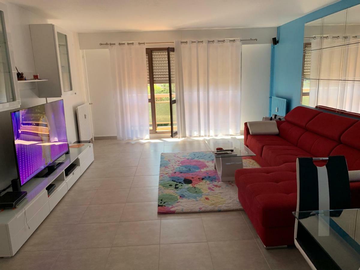 Grand Appartement A Louer Vue Sur Seine Melun Bagian luar foto